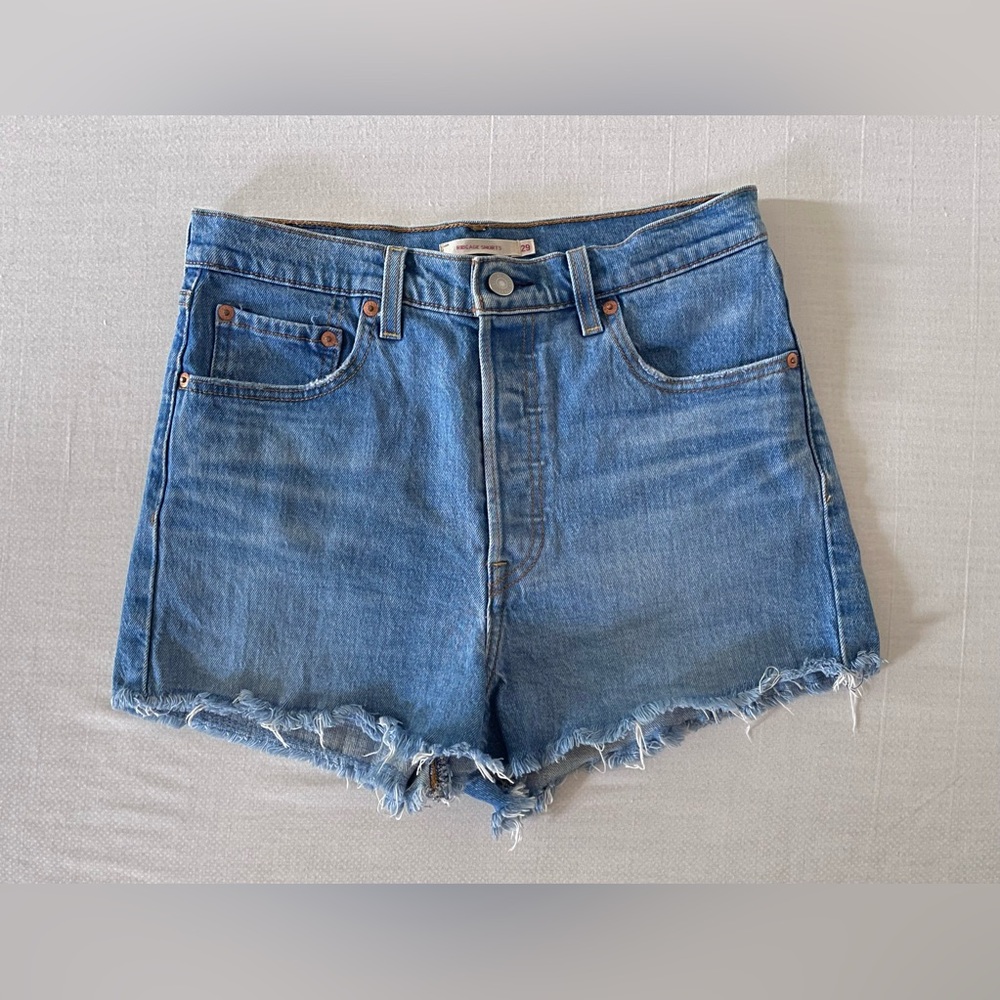 Levi’s Ribcage Shorts